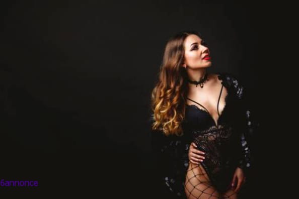 Élégantes escortes pour soirées parisiennes image 2